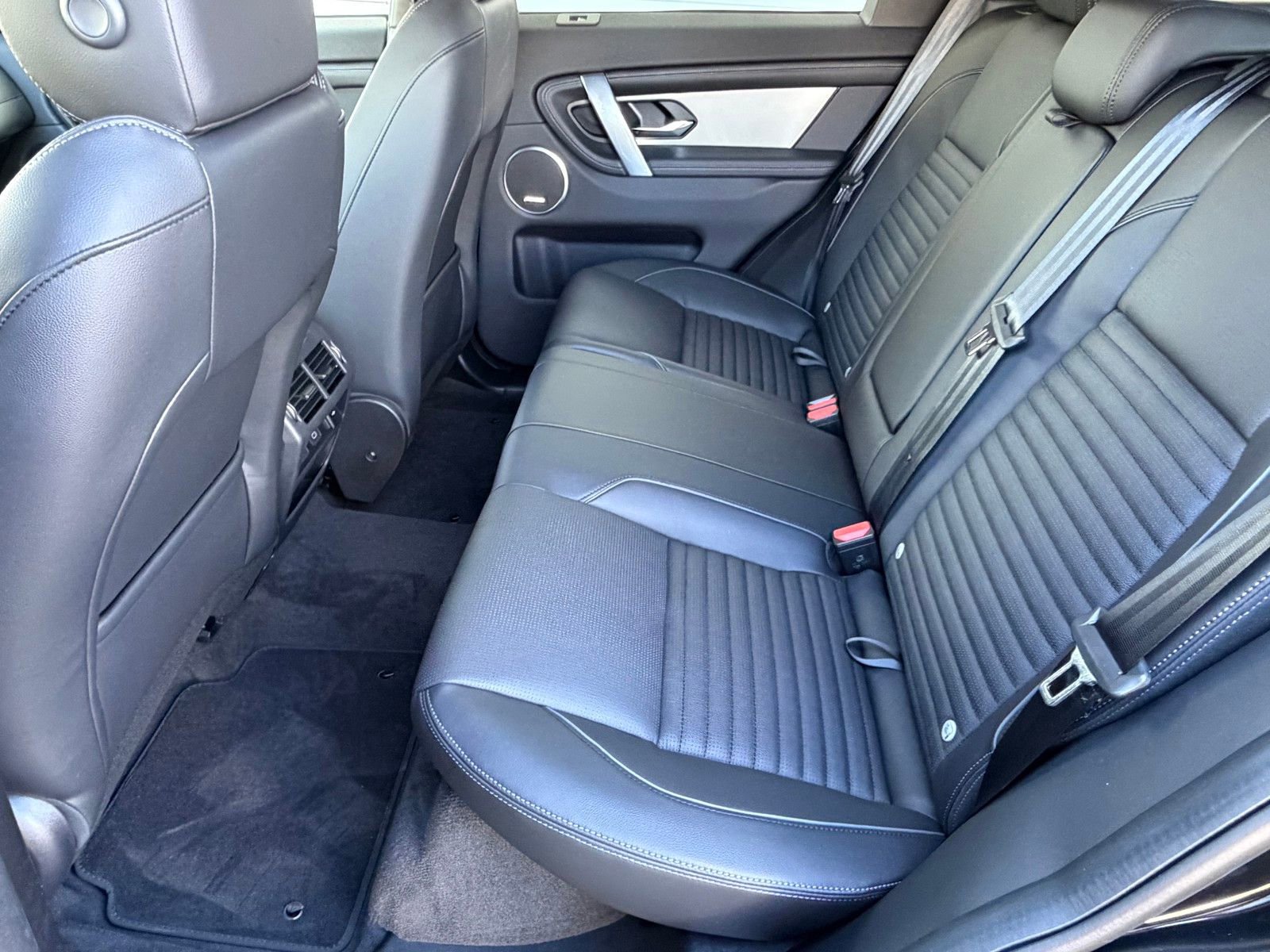 New 2026 Land Rover Discovery Sport Landmark image 26