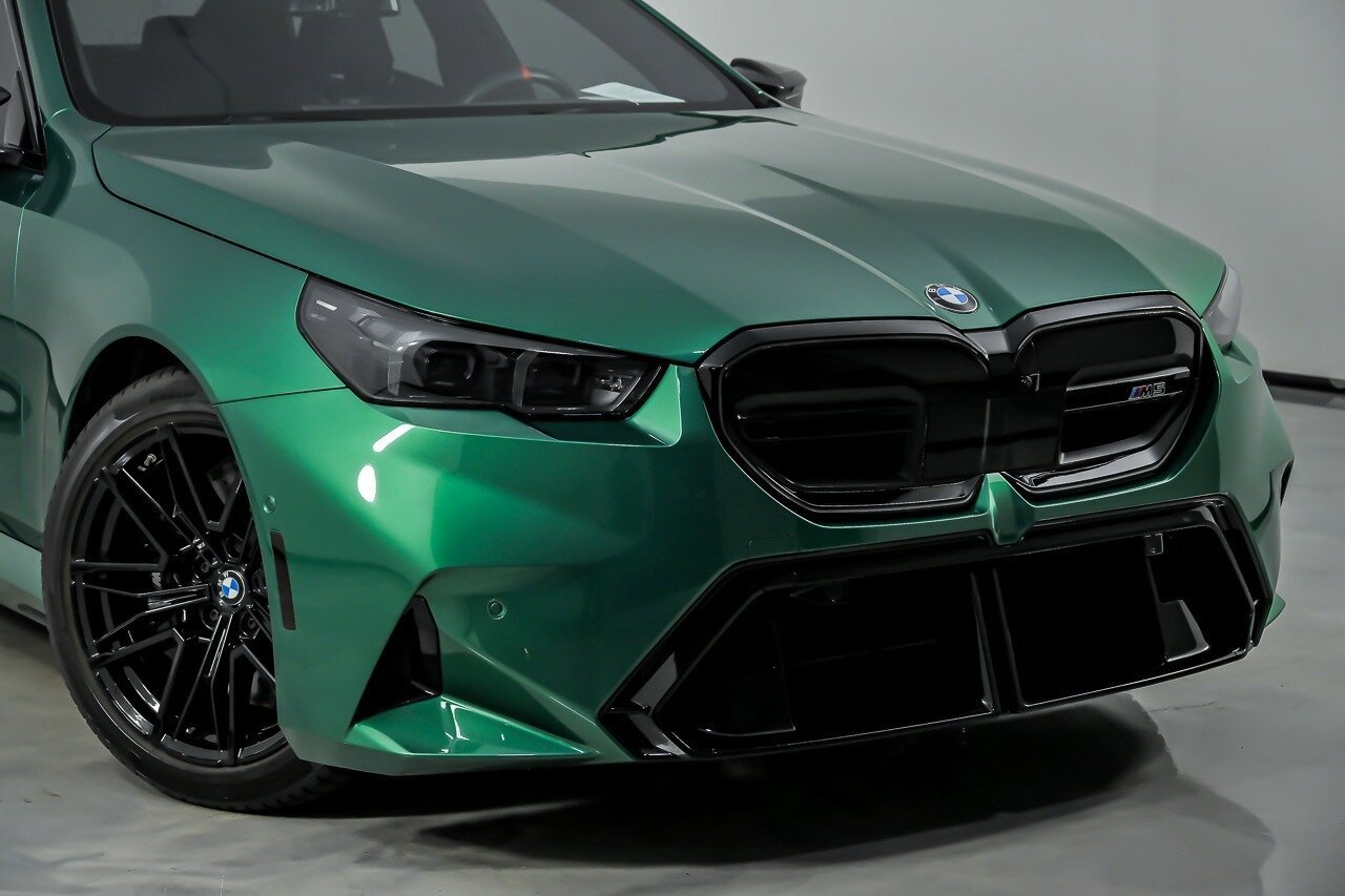 Used 2025 BMW M5 w/ Carbon Package AWD/4WD image 3
