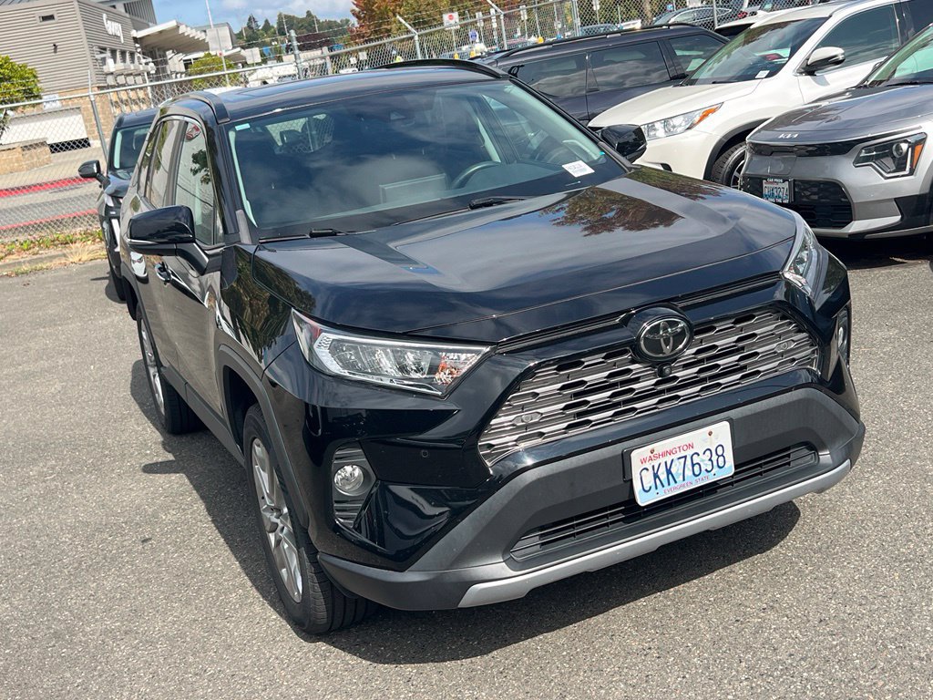 Used 2019 Toyota RAV4 Limited w/ Advanced Technology Package AWD/4WD image 3