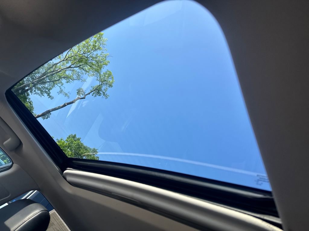 Used 2017 Toyota Avalon XLE Premium image 19