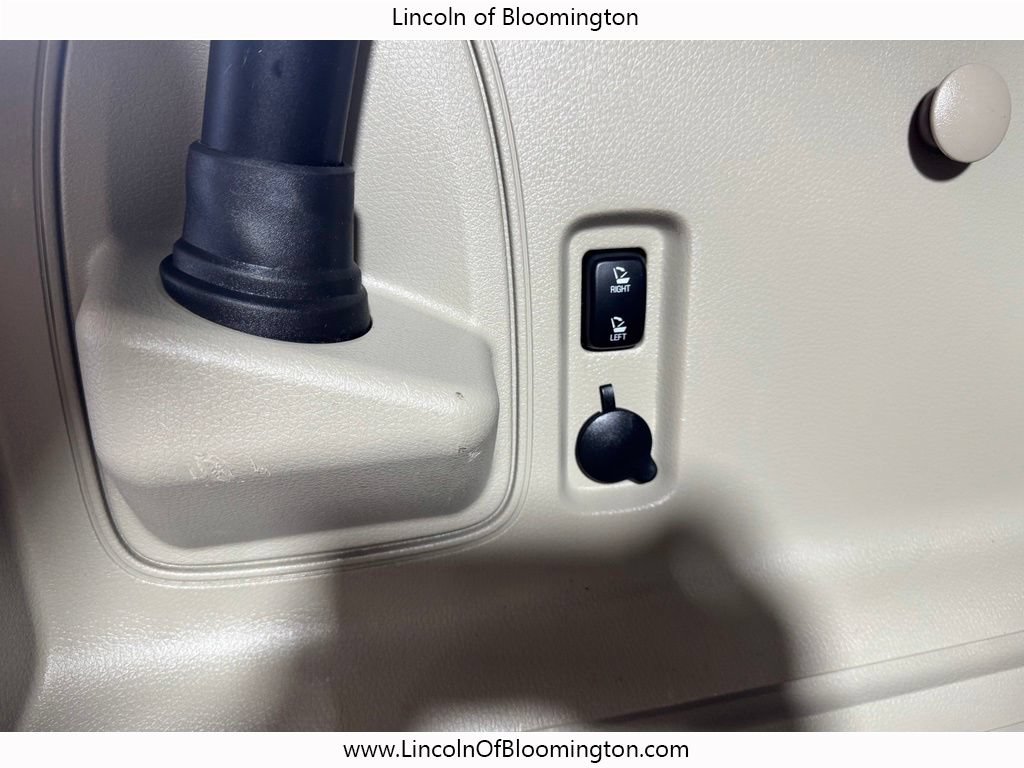 Used 2015 Lincoln MKX AWD w/ Equipment Group 101A image 19