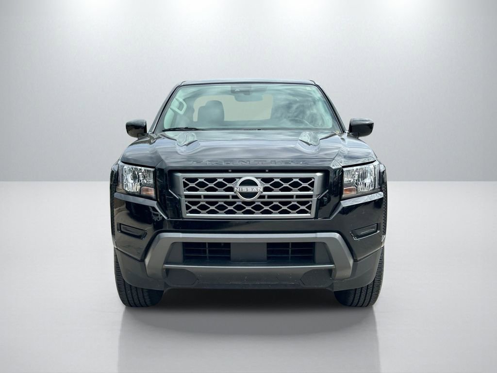 Used 2024 Nissan Frontier SV image 2