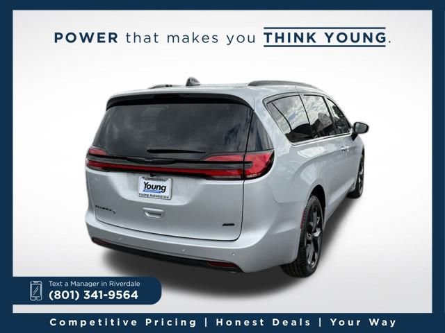 New 2026 Chrysler Pacifica Select w/ S Appearance Package image 5