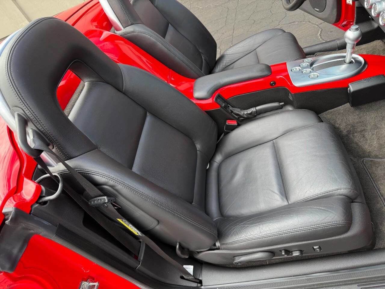 Used 2004 Chevrolet SSR w/ Preferred Equipment Group RWD image 21