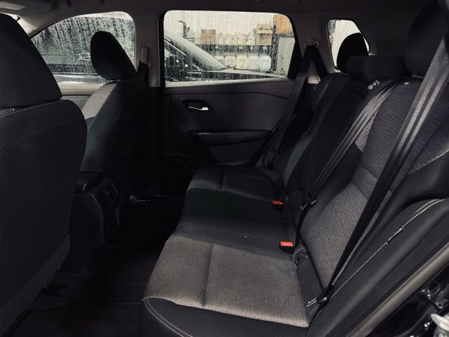 Used 2023 Nissan Rogue SV image 16