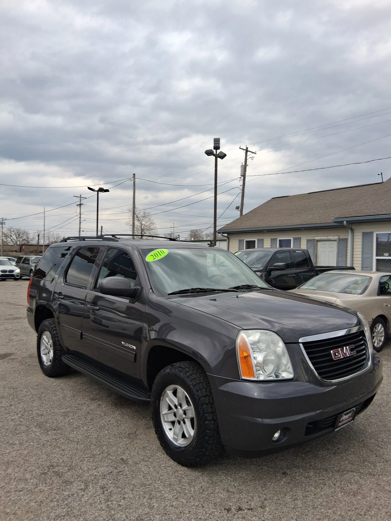 Used 2010 GMC Yukon SLT w/ SLT-2 Equipment Package image 3