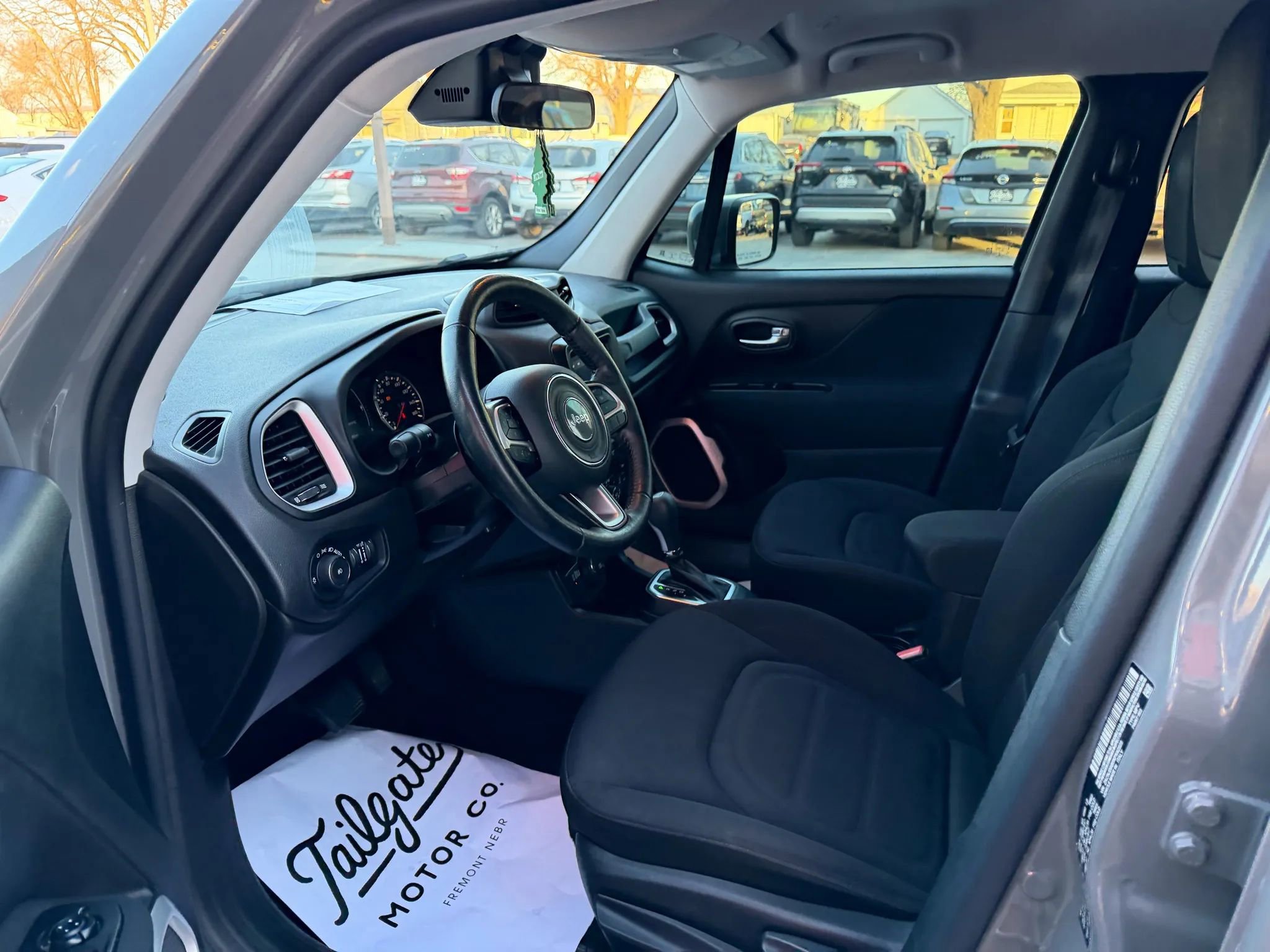 Used 2019 Jeep Renegade Latitude w/ Cold Weather Group image 10