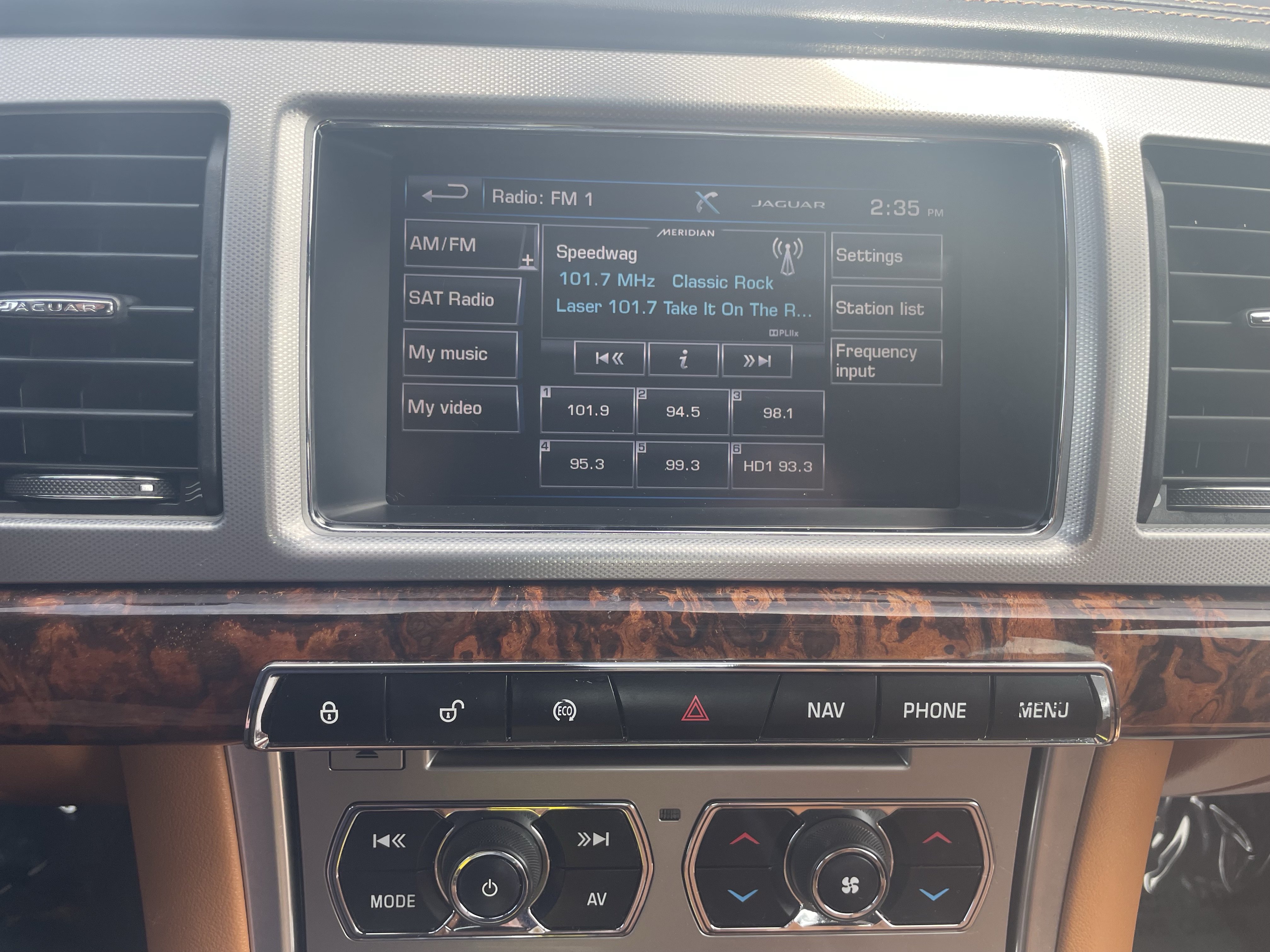 Used 2015 Jaguar XF Portfolio RWD image 24