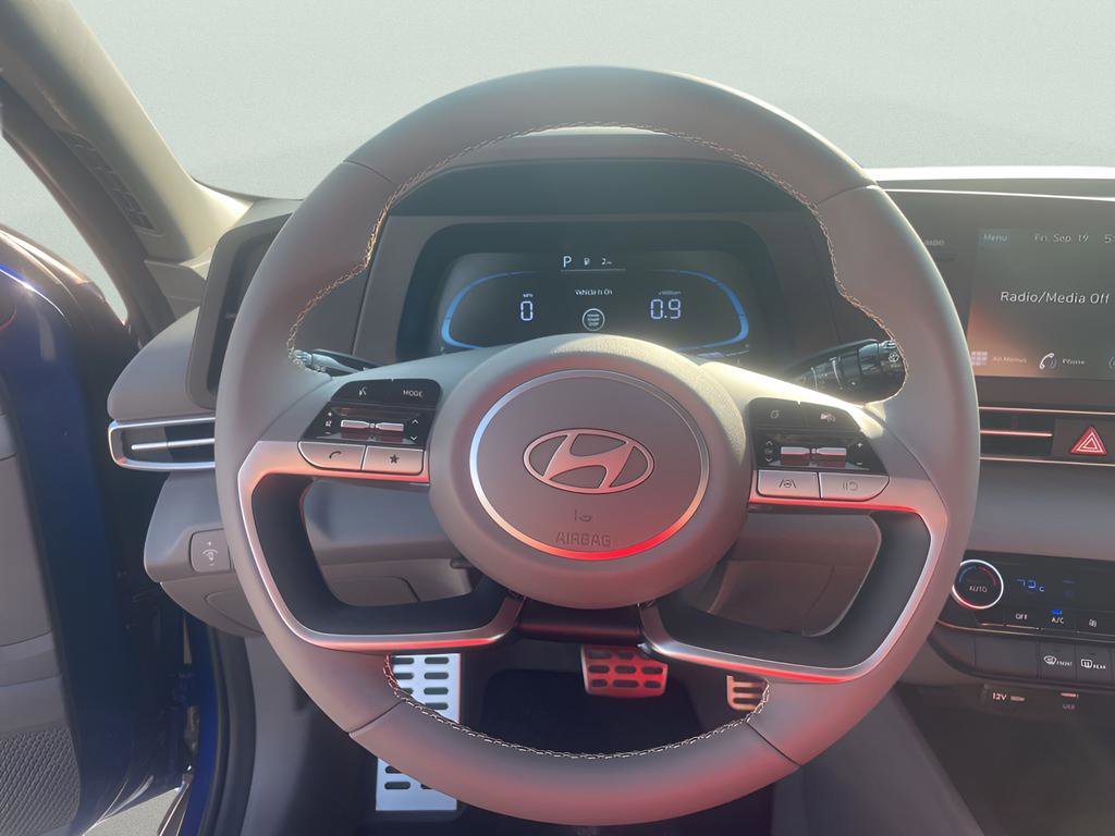 Used 2025 Hyundai Elantra Sport image 8