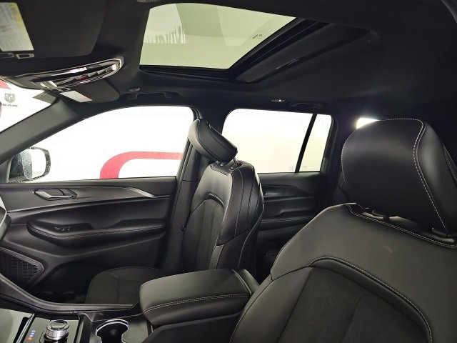 New 2025 Jeep Grand Cherokee 4WD image 11