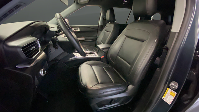 Used 2022 Ford Explorer XLT w/ Equipment Group 202A AWD/4WD image 9