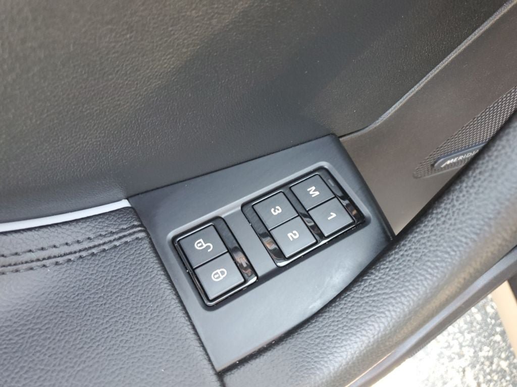 Used 2019 Jaguar F-PACE Premium AWD/4WD image 19