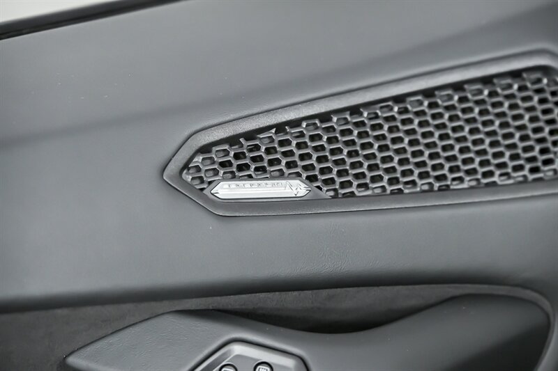 Used 2022 Lamborghini Huracan EVO RWD image 17