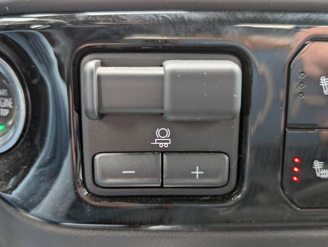Used 2024 Chevrolet Silverado 3500 LT w/ Convenience Package AWD/4WD image 25