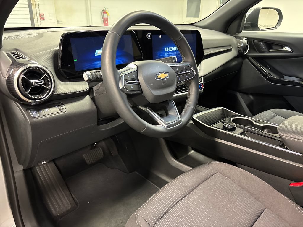 Used 2026 Chevrolet Equinox LT FWD image 25