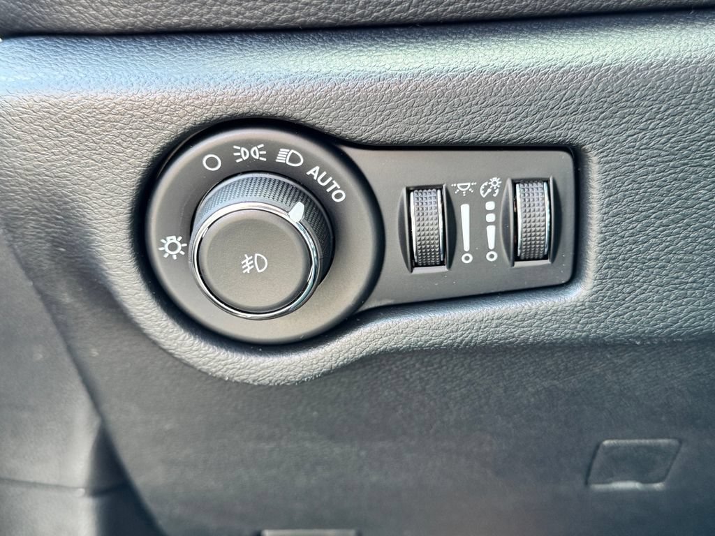 New 2026 Chrysler Pacifica Select FWD image 28