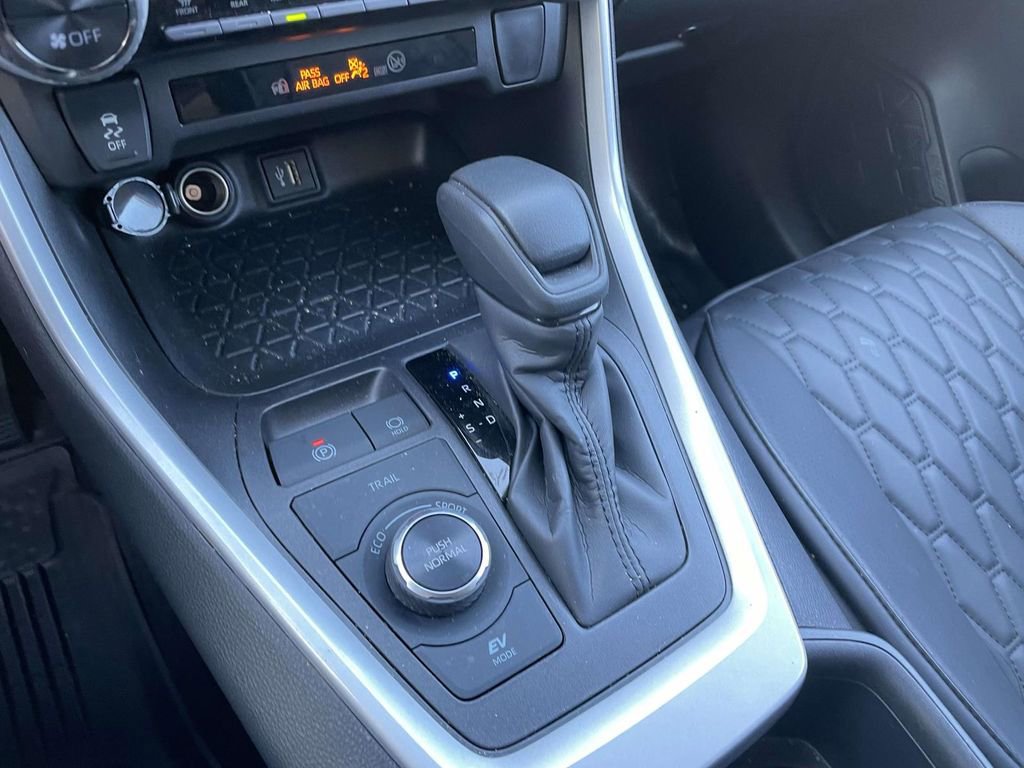 Used 2025 Toyota RAV4 LE image 42