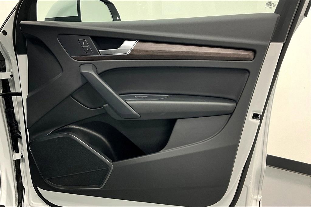 Used 2022 Audi Q5 2.0T Premium w/ Convenience Package image 22