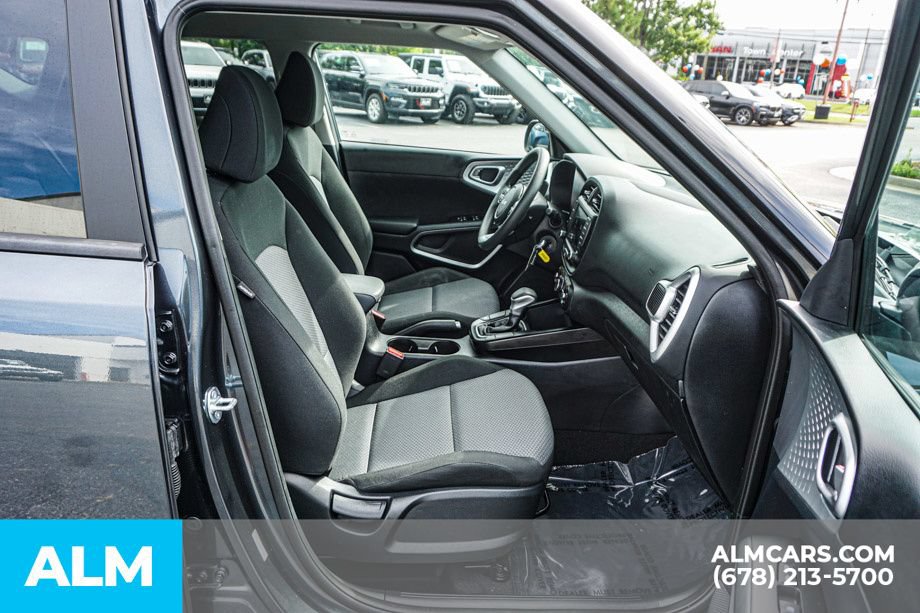 Used 2025 Kia Soul LX w/ LX Technology Package FWD image 23