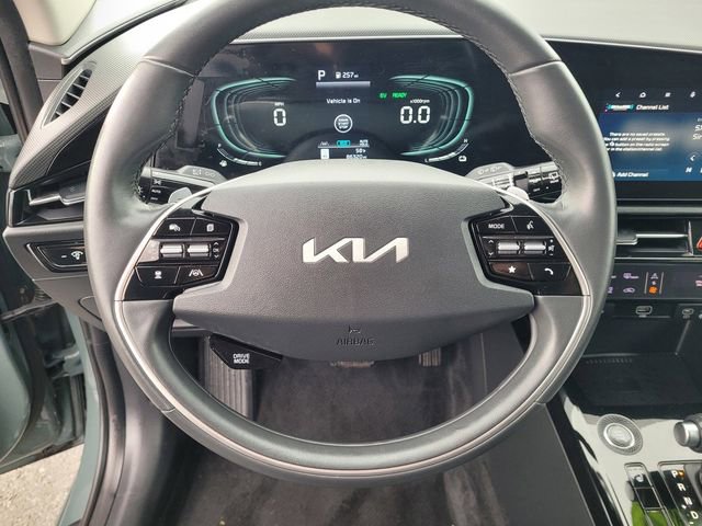 Used 2023 Kia Niro EX image 18