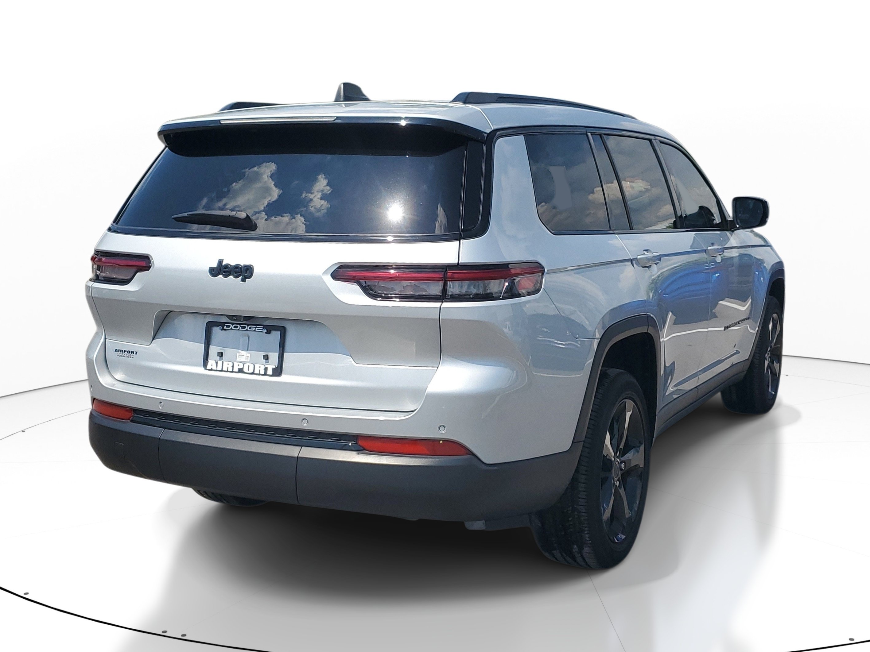 Used 2024 Jeep Grand Cherokee L Laredo RWD image 6