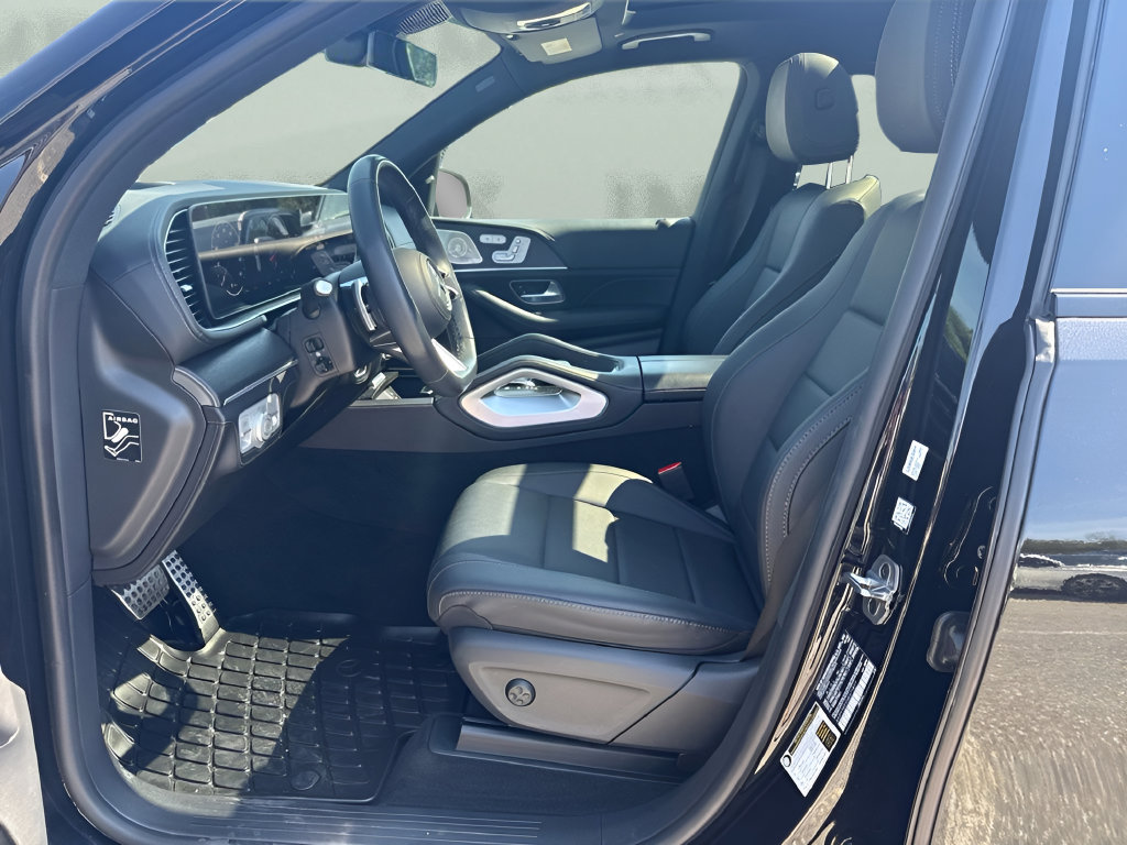 Used 2025 Mercedes-Benz GLS 450 4MATIC image 9