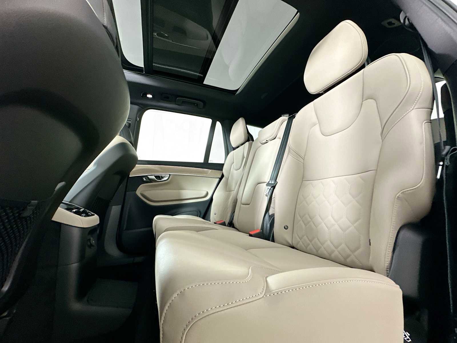 New 2026 Volvo XC90 T8 Plus image 23
