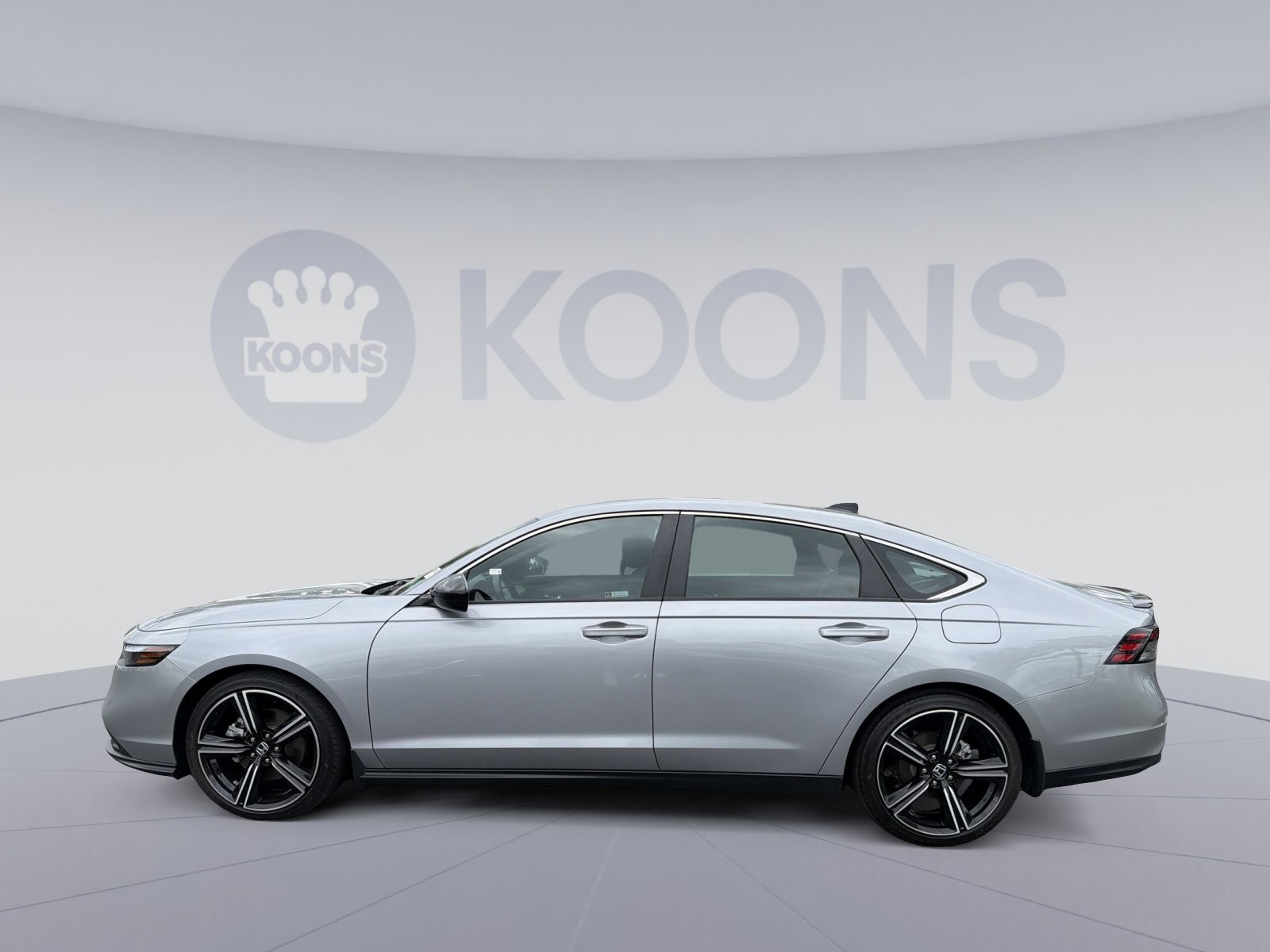 Used 2023 Honda Accord Sport image 2