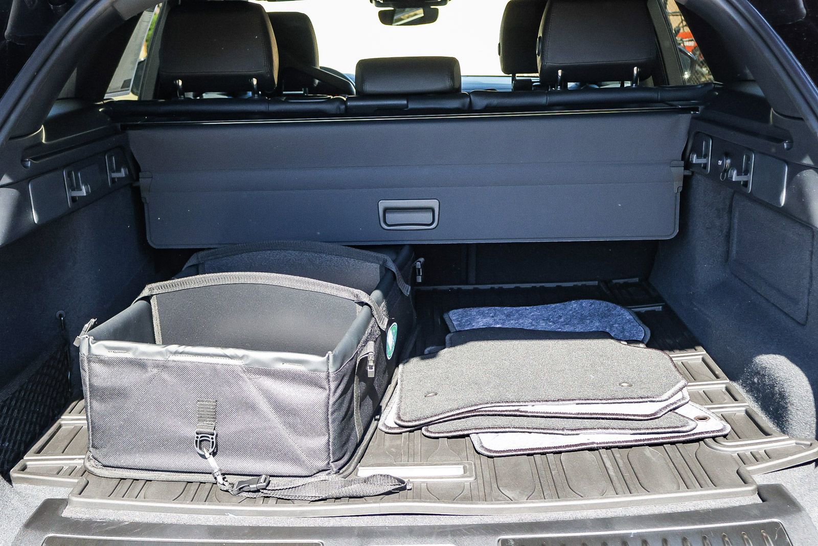 New 2026 Land Rover Range Rover Velar Dynamic SE image 27