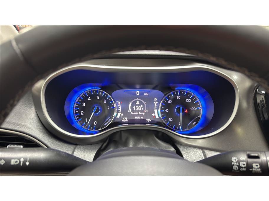 Used 2024 Chrysler Pacifica Touring-L FWD image 41