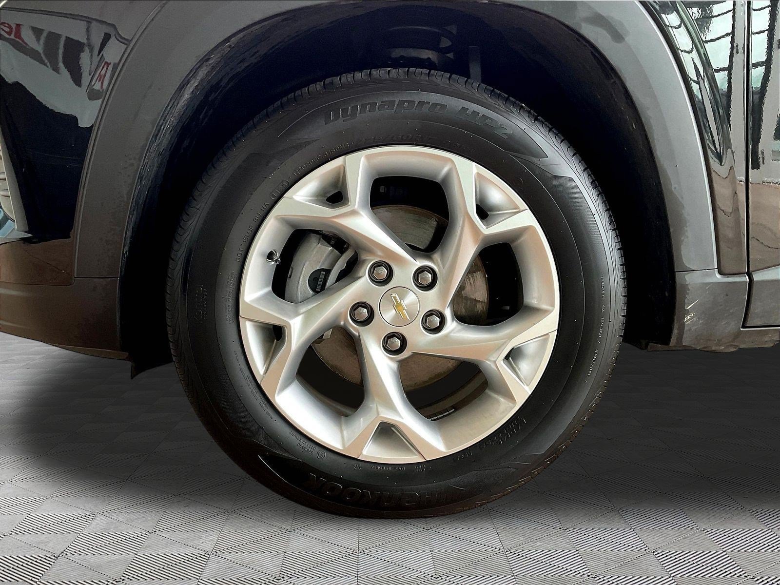 Used 2025 Chevrolet Trax LS w/ LS Convenience Package FWD image 30