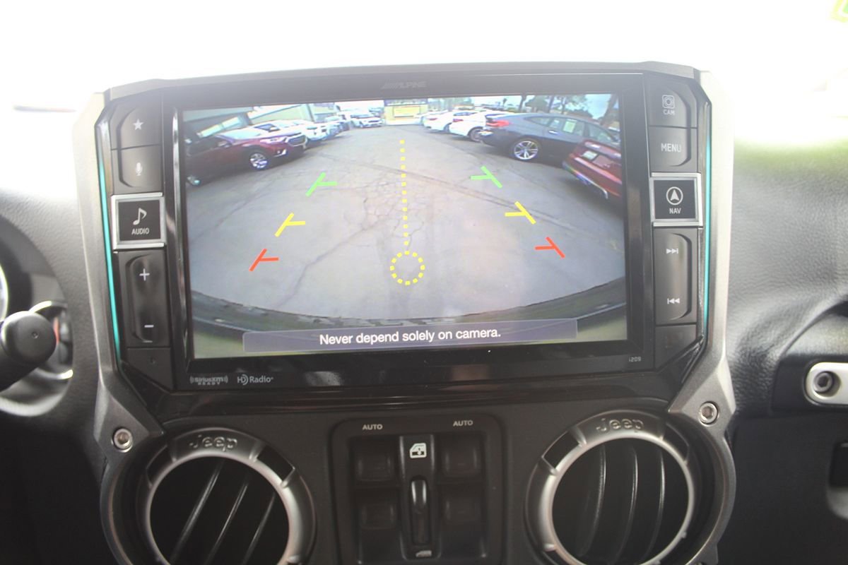 Used 2018 Jeep Wrangler Unlimited Rubicon w/ Connectivity Group AWD/4WD image 31