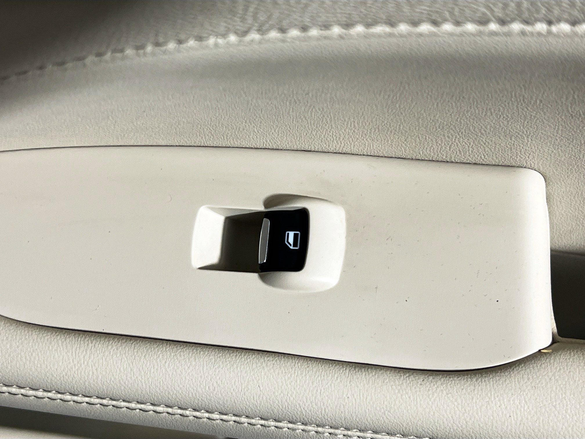 Used 2020 Lincoln MKZ w/ Convenience Package FWD image 32