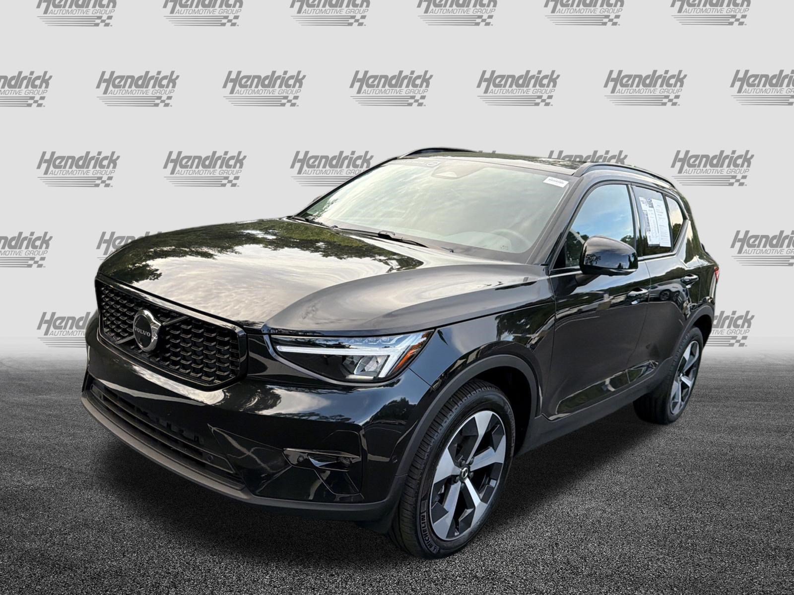 Certified 2026 Volvo XC40 B5 Plus AWD/4WD image 6