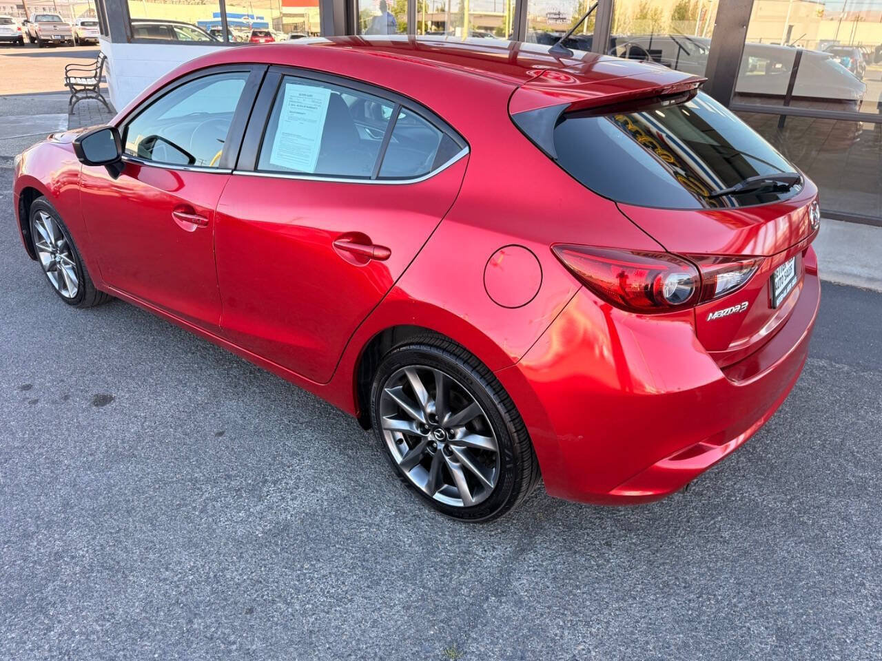 Used 2018 MAZDA MAZDA3 Touring FWD image 3