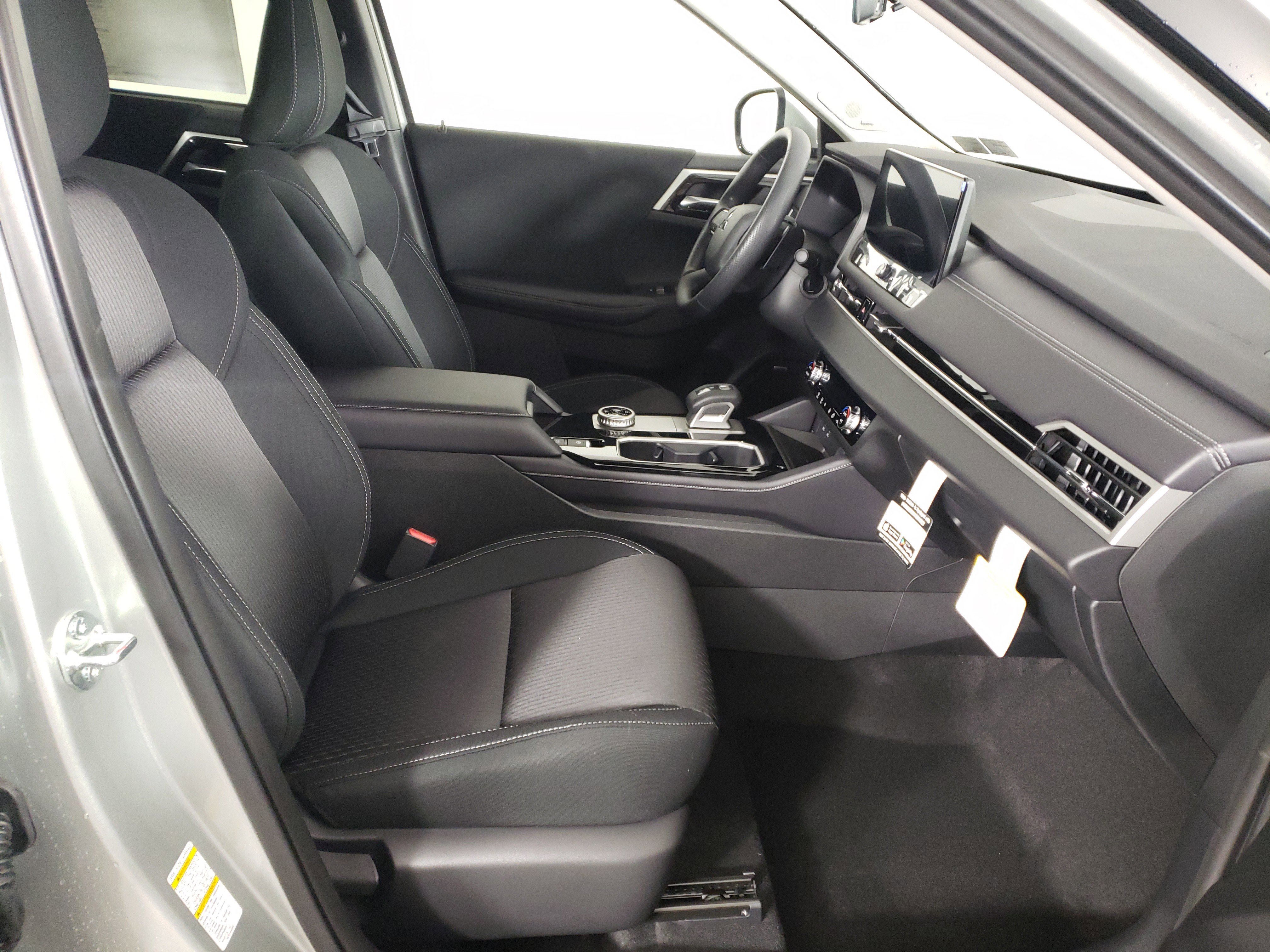 New 2026 Mitsubishi Outlander ES image 14