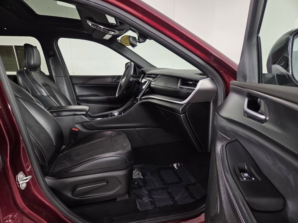 Certified 2024 Jeep Grand Cherokee L Altitude image 31