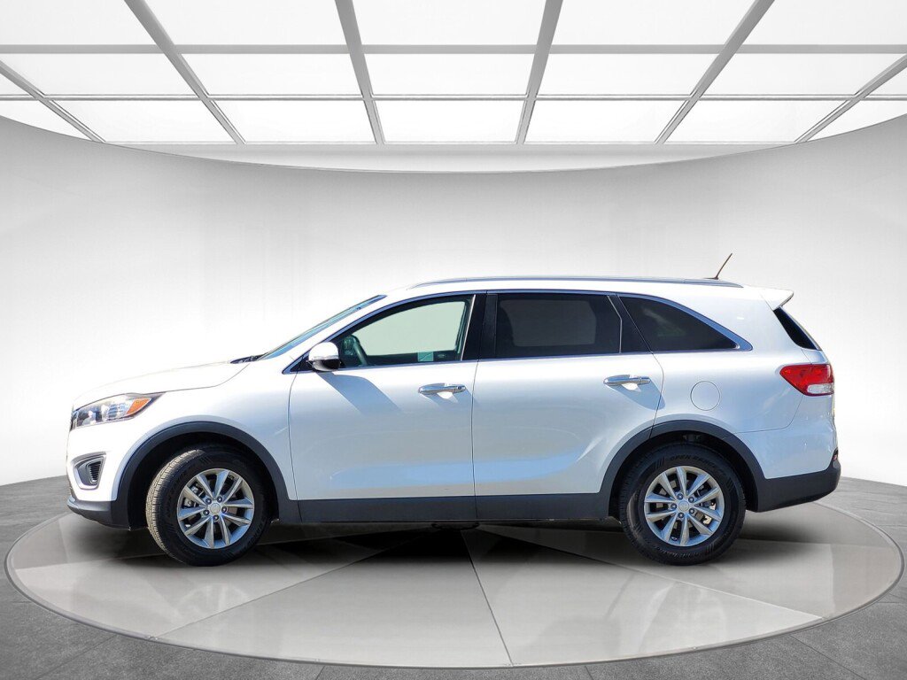 Used 2016 Kia Sorento LX image 6