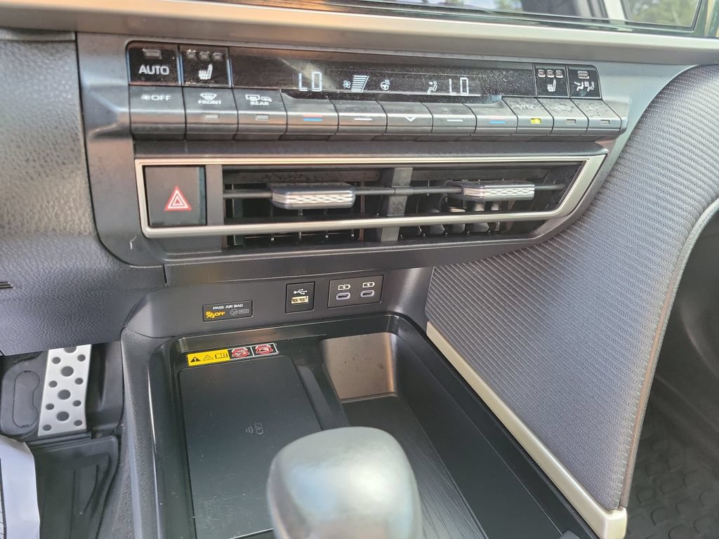 Used 2025 Toyota Camry LE FWD image 31