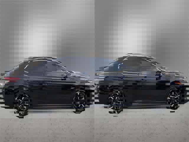 Used 2018 Toyota Camry XSE image 9