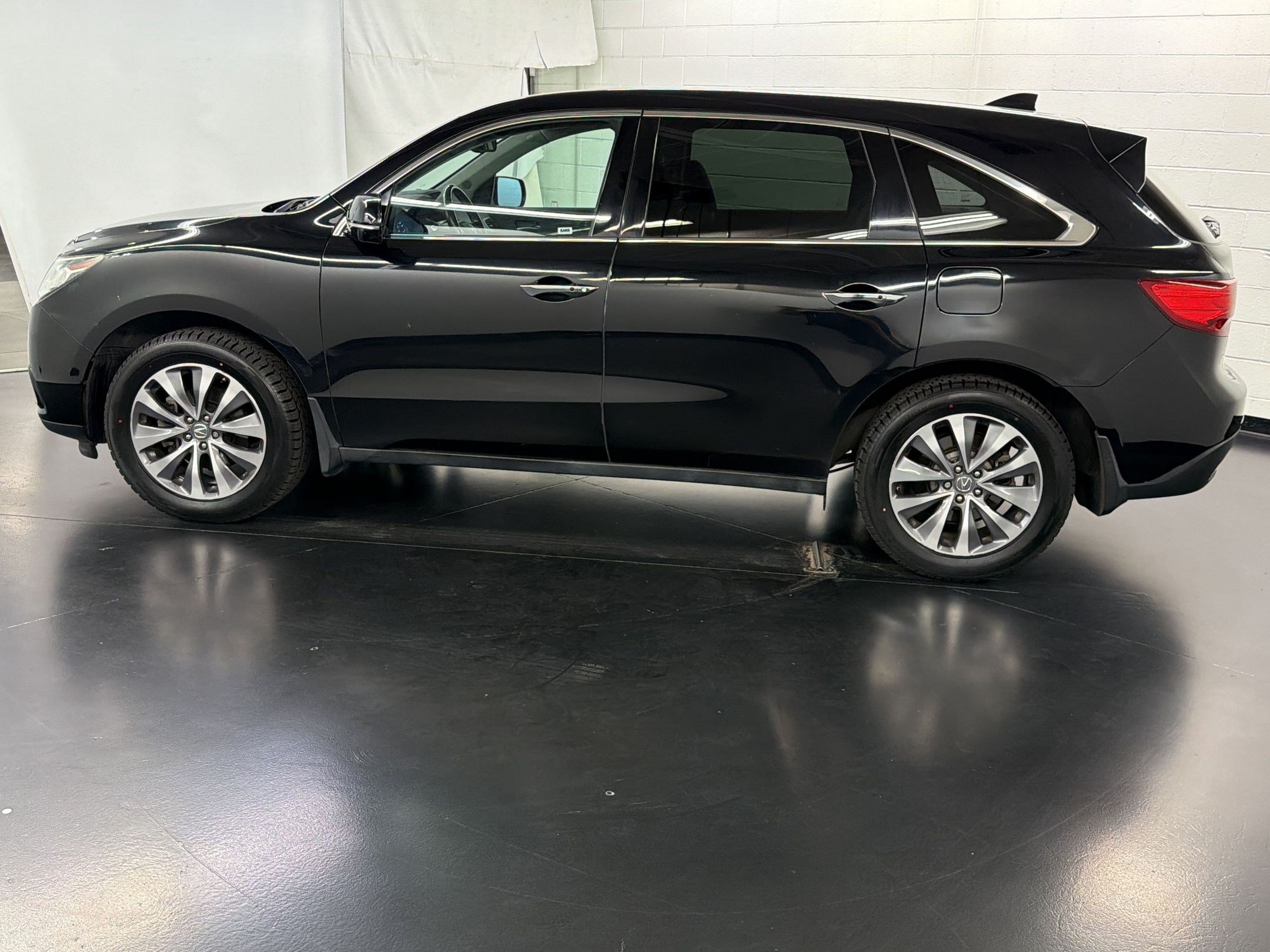 Used 2014 Acura MDX w/ Technology Package FWD image 2