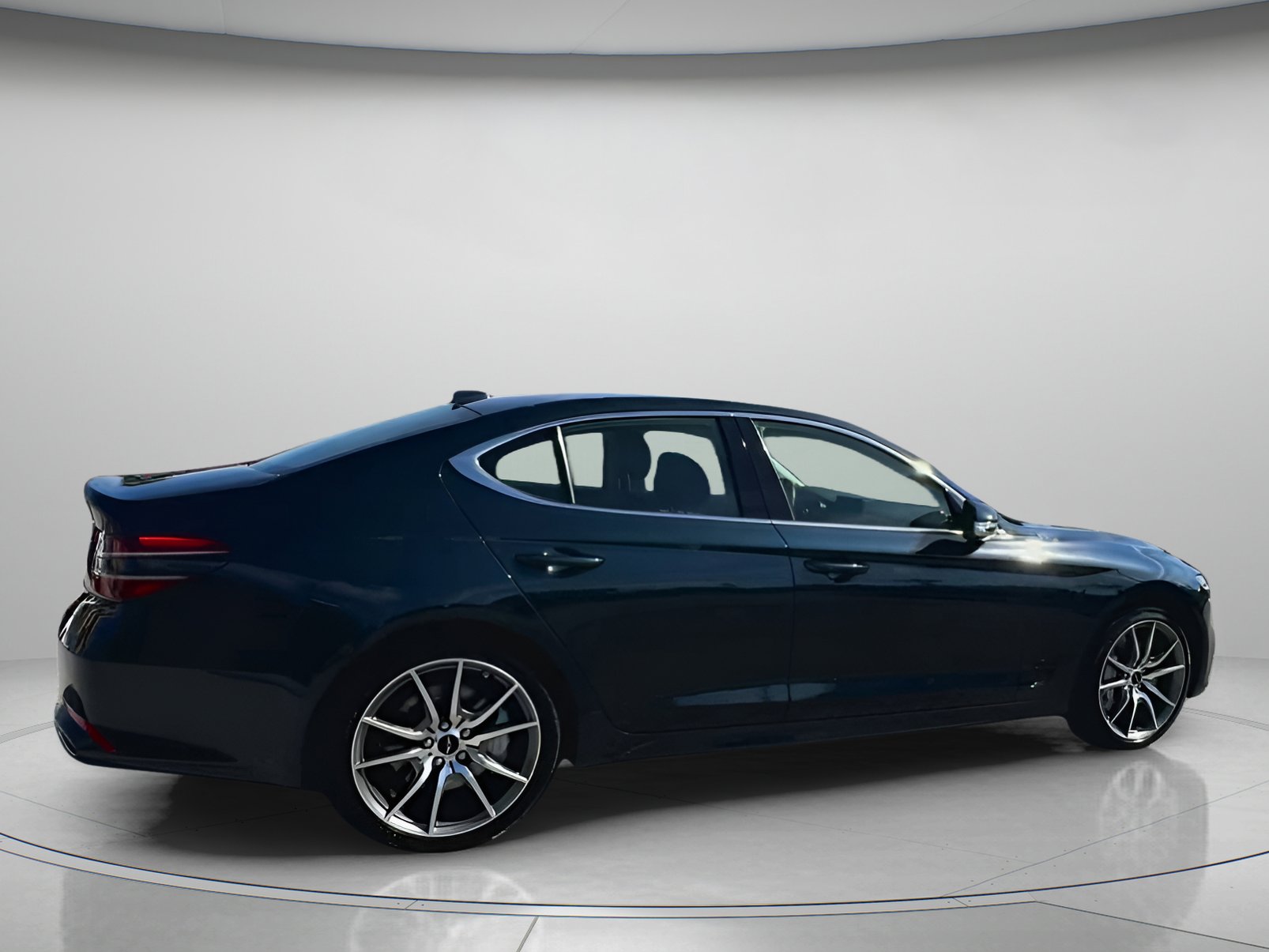 Used 2025 Genesis G70 2.5T image 30