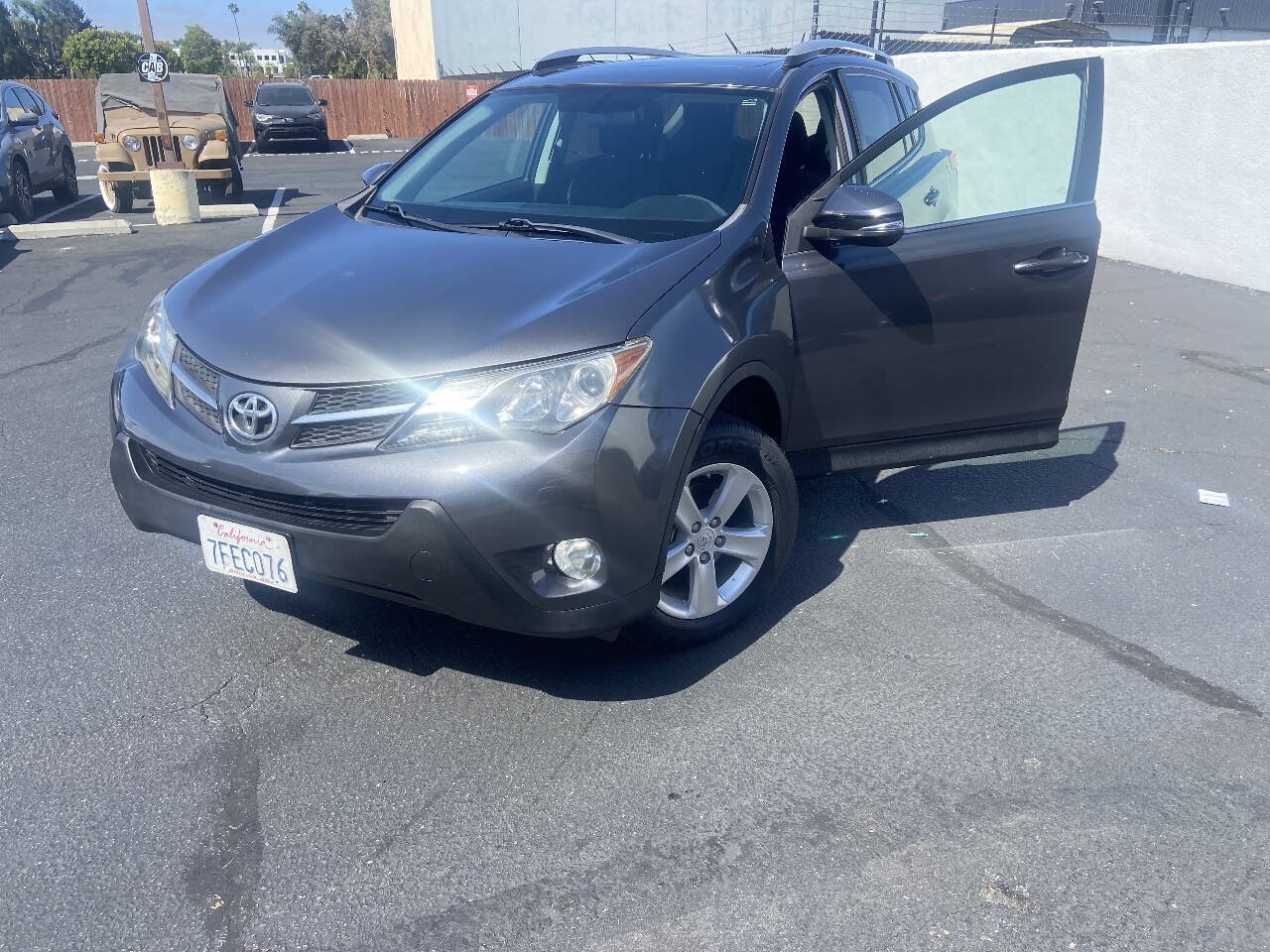 Used 2014 Toyota RAV4 XLE FWD image 2