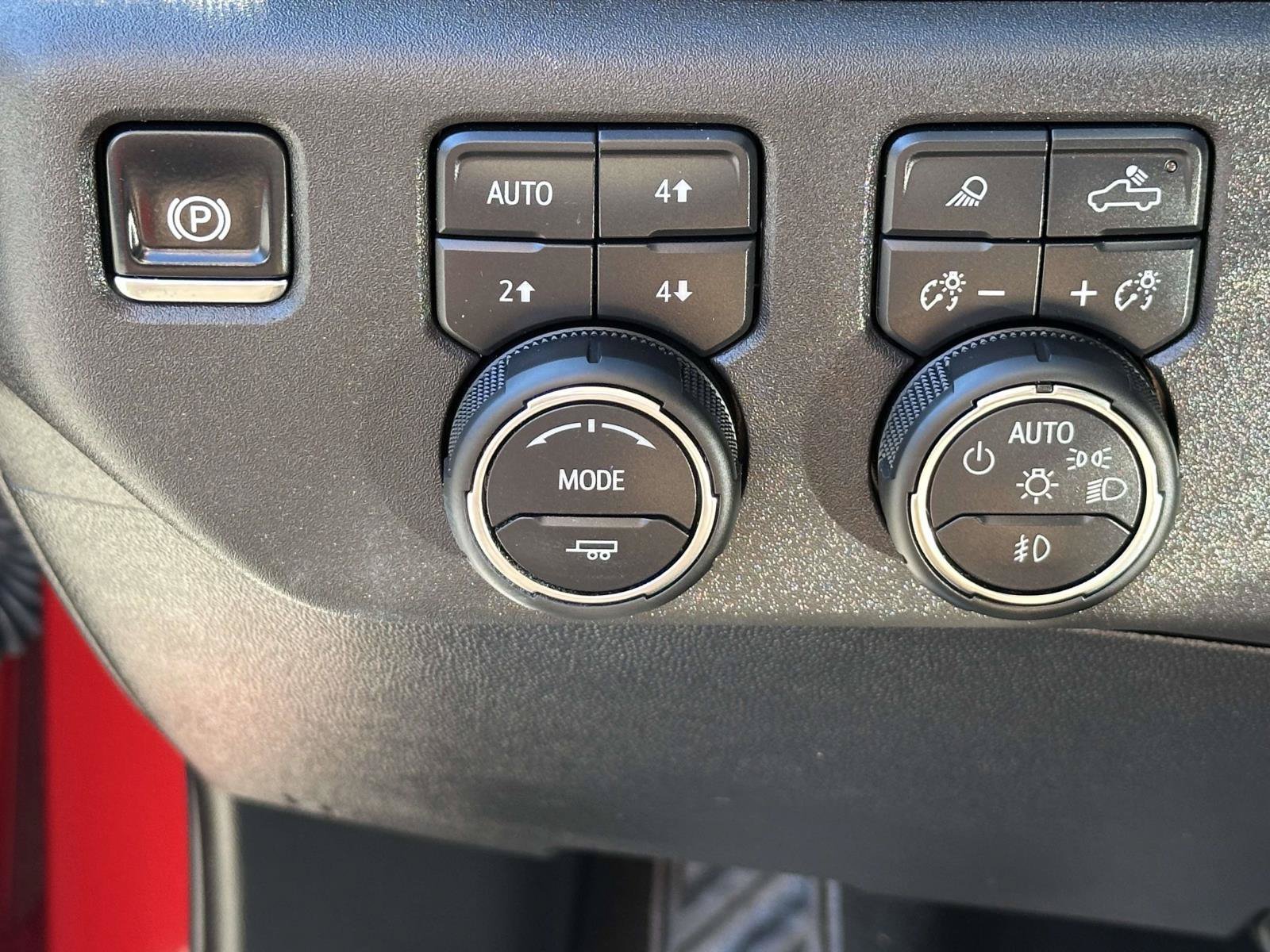 Used 2025 Chevrolet Silverado 1500 RST w/ Convenience Package II AWD/4WD image 15