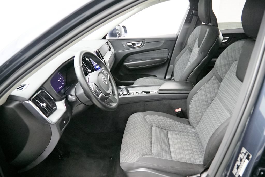 Certified 2023 Volvo XC60 B5 Core AWD/4WD image 18
