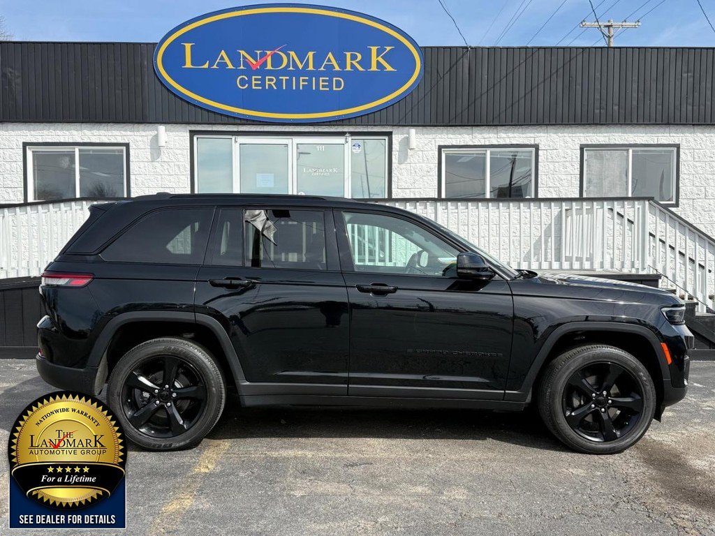 Used 2023 Jeep Grand Cherokee Altitude image 4