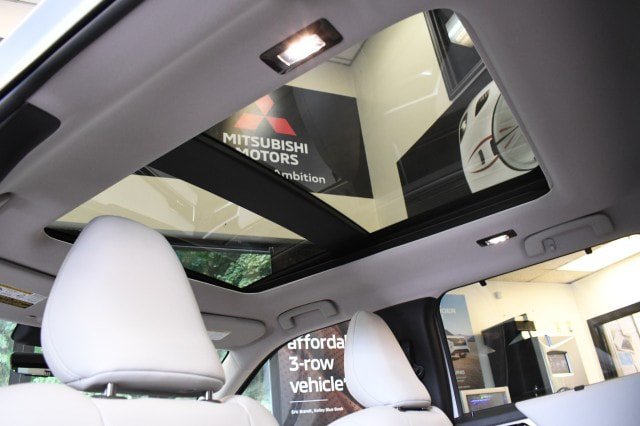 New 2026 Mitsubishi Outlander SEL AWD/4WD image 28