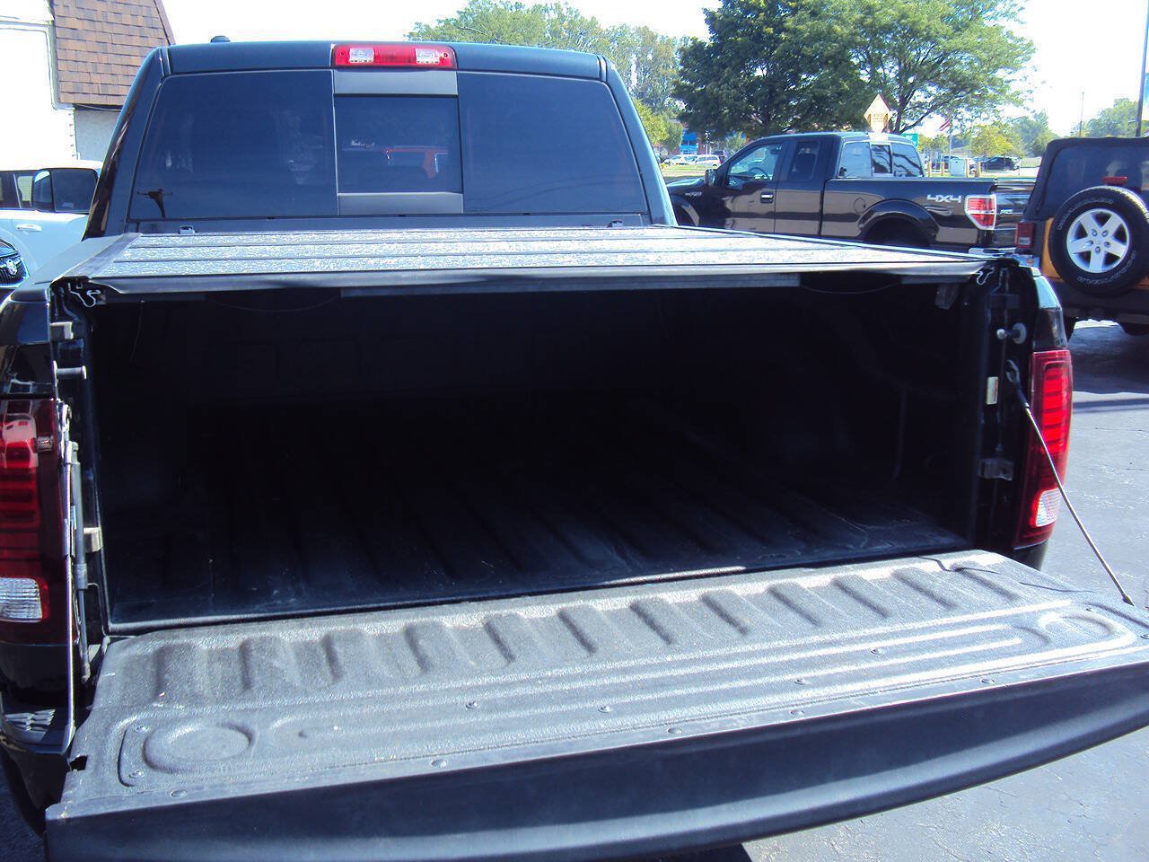 Used 2016 RAM 1500 Sport w/ Black Ram 1500 Sport Group AWD/4WD image 7