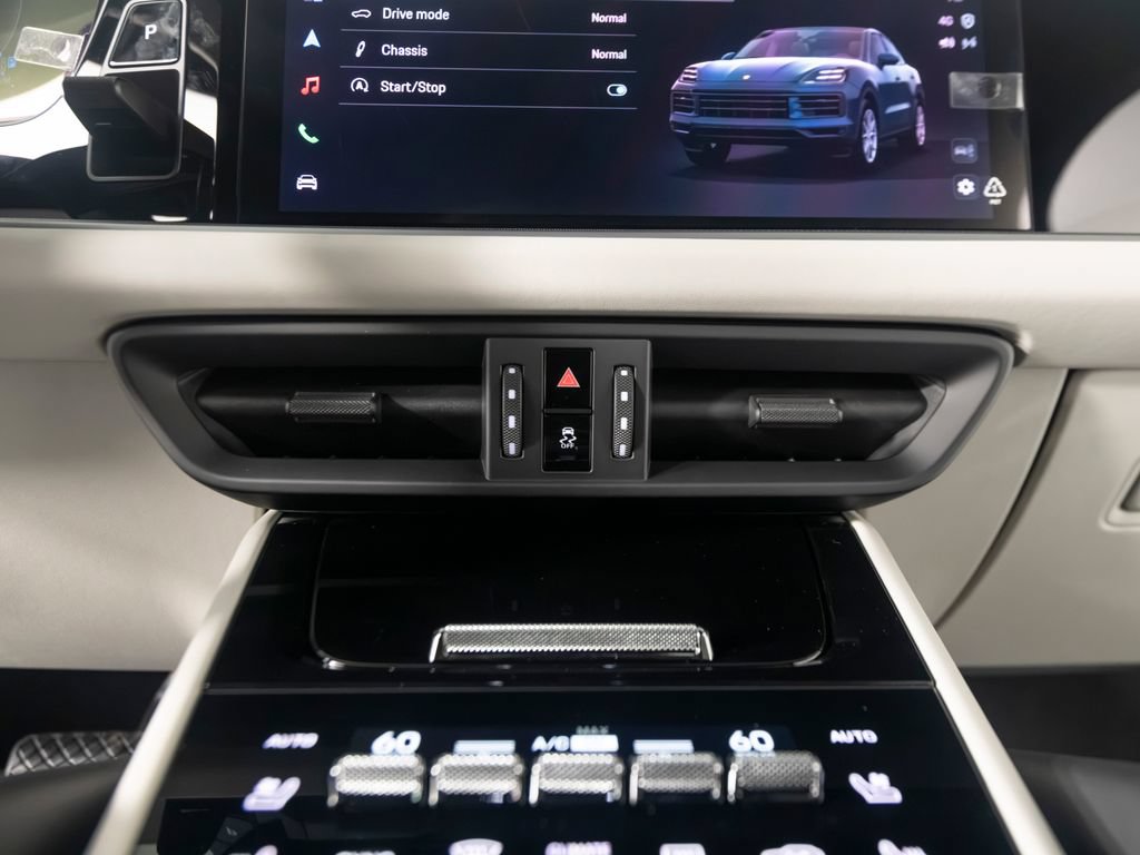 New 2026 Porsche Cayenne Coupe AWD/4WD image 32