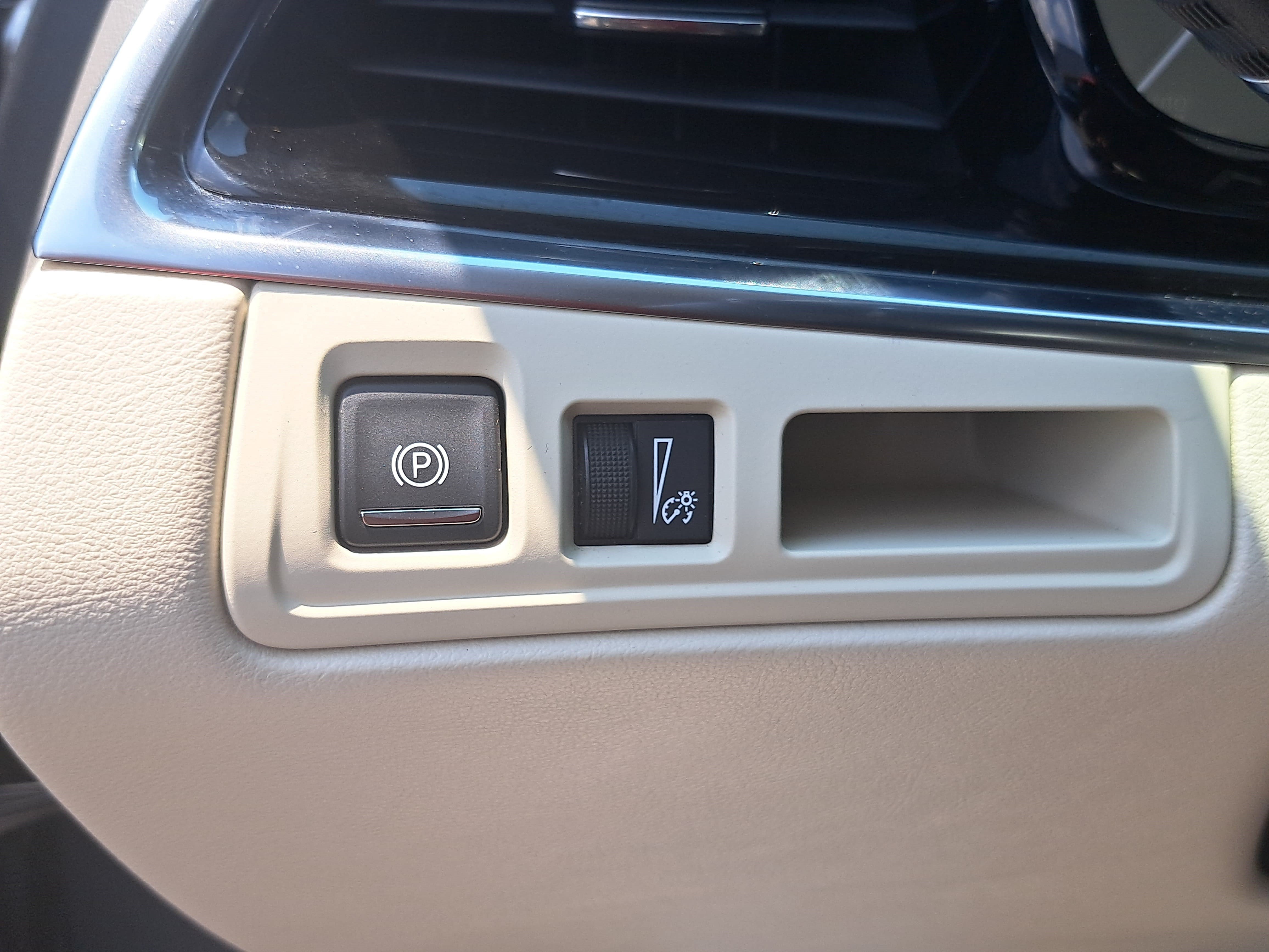 Used 2020 Cadillac XT6 Premium Luxury FWD image 26